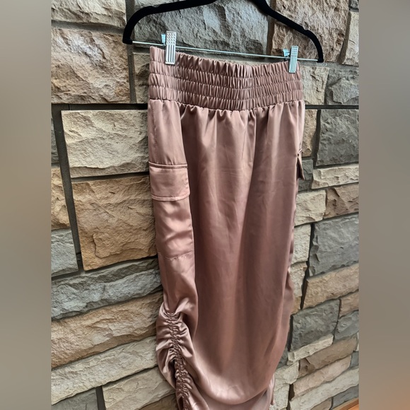 Forever 21 Silky maxi cargo pocket skirt - Picture 2 of 6